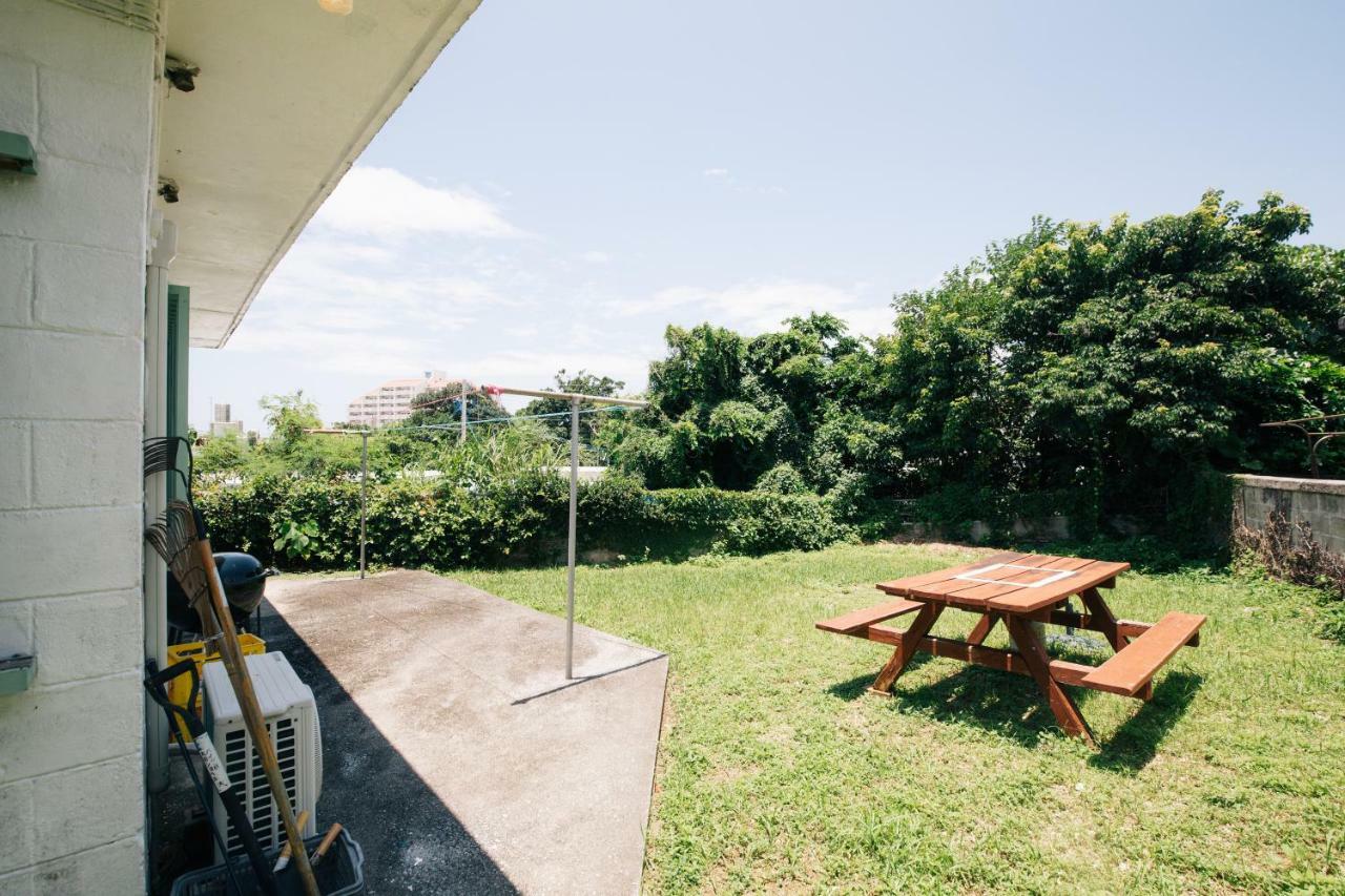 Отель Whale Okinawa Kadena Экстерьер фото
