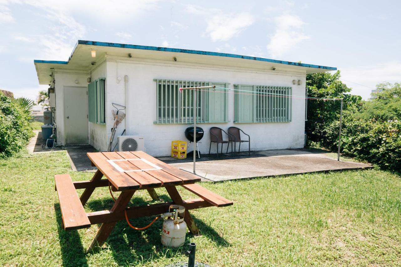 Отель Whale Okinawa Kadena Экстерьер фото