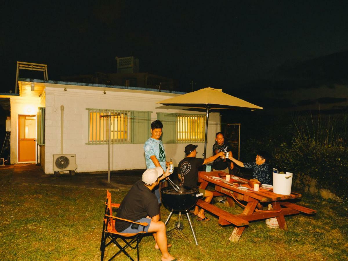Отель Whale Okinawa Kadena Экстерьер фото